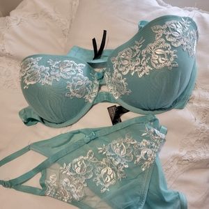 Smart & Sexy Blue turquoise Bra (38D) & panty (size 8)set